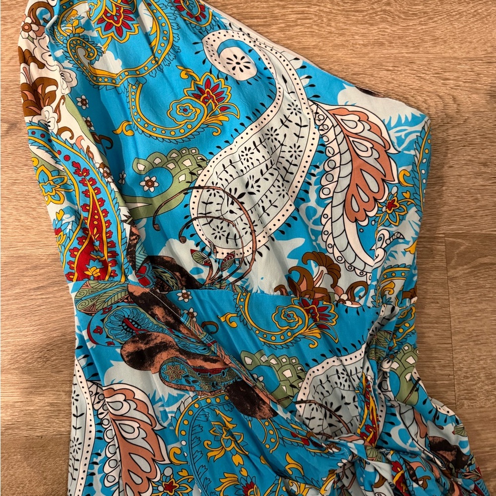 Elegant Blue Paisley One-Shoulder Dress - Picture 2 of 4